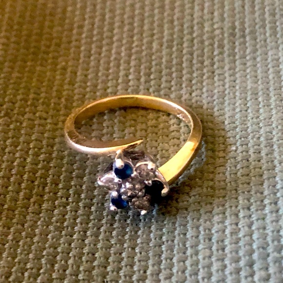 14K Sapphire and Diamond Flower Ring with Yellow Gold - Picture 2 of 6